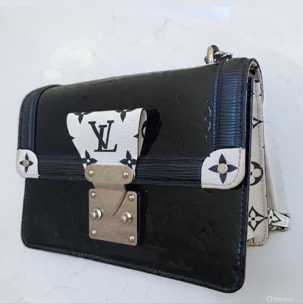 Louis Vuitton Vernis Epi Monogram Wynwood Black and White Crossbody Bag - Picture 4 of 14